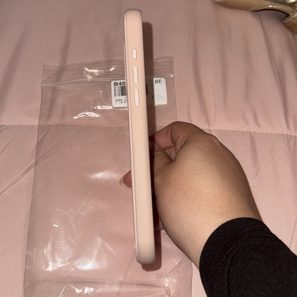 Otterbox IPhone 15 Pro Max case - Picture 3 of 5